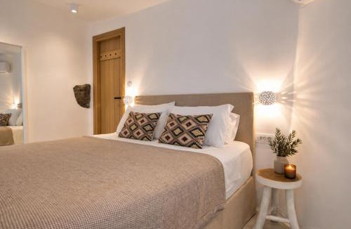 Vourvoulos Apartment | Panthea Suite Santorini - Private pool