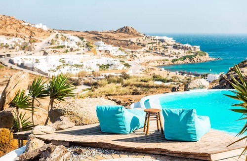 Paradise Villa | Paraga Scorpios Villa1 hot tub 7 mins walk to beach by Calypso Sunset Villas