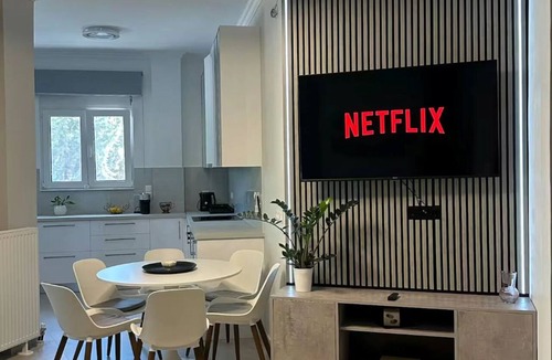 Vyronas Apartment | Parkside Residence