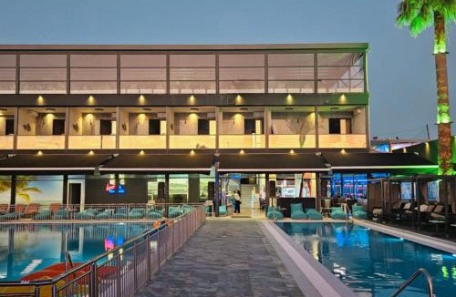 Salamis Apartment | Parrot Papagalakia 101