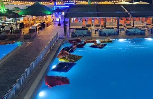 Salamis Apartment | Parrot Papagalakia 103