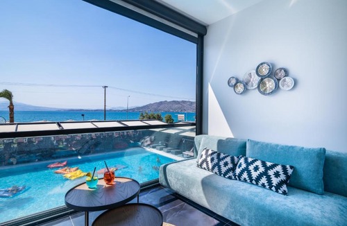 Salamis Apartment | Parrot Papagalakia 105
