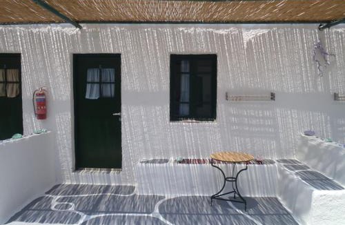 Chora Folegandros House | Pavlosx2