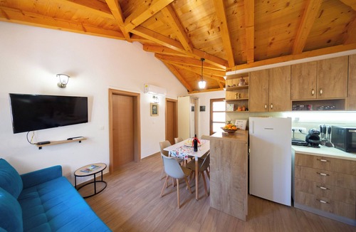 Lapcici Apartment | Peaceful Two-Bedroom Apartment with Private Pool