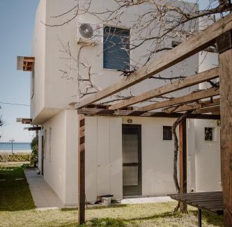 Kalamitsi House | Pelagos Paradise Seafront Studio by Booking Kottas