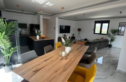 Denovici Apartment | Penthouse apartment with sea view and pool area