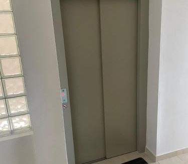 Podmaine Apartment | Penthouse Budva - privater Aufzug aus der Garage, 4 Schlafzimmer, Luxus pur
