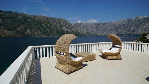 Donji Stoliv Apartment | PENTHOUSE STOLIV Villa located 5 meters from the sea SPA-Pool Exclusive Terrace,Private Jetty Sunbeds, Pebble Beach, Secluded location Total area 375m2 at your disposal