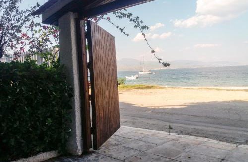 Loutra Oraias Elenis House | Per Mare beachfront studio