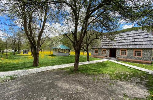Okol Bed & Breakfast | Peraj Guesthouse