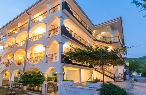 Prijevor Apartment | Perfect Budva Stay Near the Sea & Aqua Park - Duplex Studio 1/3