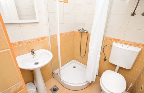 Prijevor Apartment | Perfect Budva Stay Near the Sea & Aqua Park - - Double Room 3/4