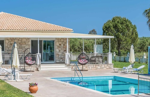 Alykes Villa | Perfect for couples, short walk to beach and bars