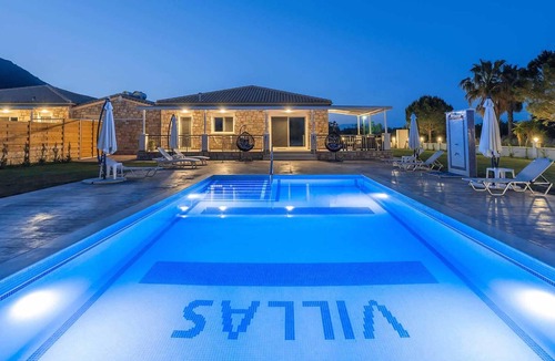 Alykes Villa | Perfect for couples, short walk to beach and bars