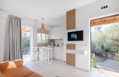 Komboi Apartment | Peroulia Beach Houses