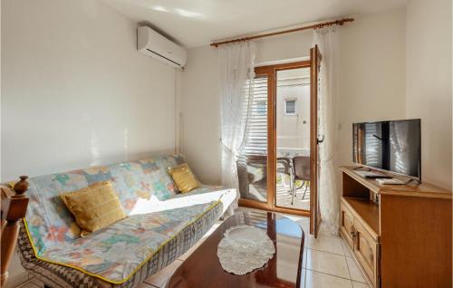 Topla Apartment | Pet Friendly Apartment In Herceg Novi With Wifi