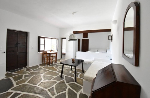 Ios Town Hotel | Petra Holiday Village