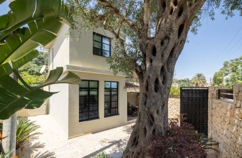 Perama House | Petra House - Renovated Stone Villa with Courtyard