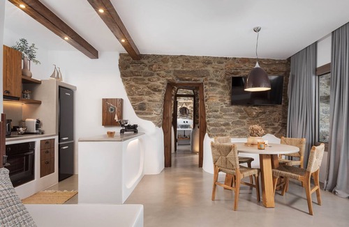 Tinos Town Hotel | Petra Suite by Vivian Horizon Tinos, Vivian Suites Tinos