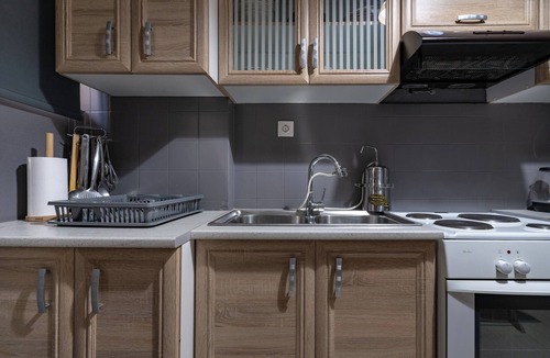 Petralona Apartment | Petralona 2BDRM -Easy Access to City Center by ΜΡS