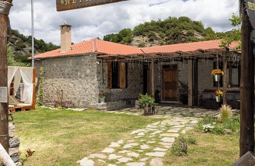 Agrafa Apartment | petrastero mountain Retreat-Agrafa