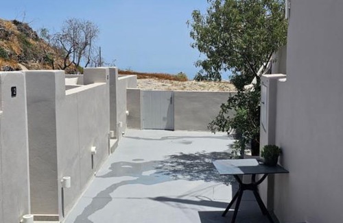 Vourvoulos Apartment | Petroma Cave Suites