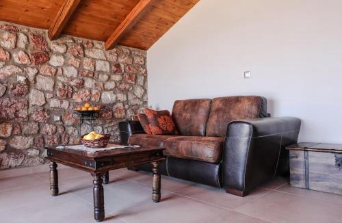 Stegna Ski Chalet | Petronas Land House 2
