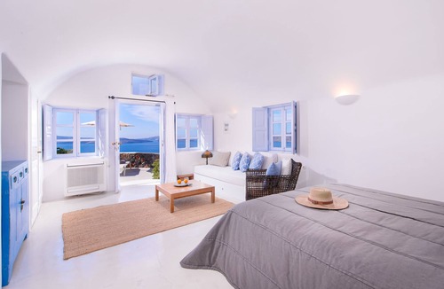 Oia Hotel | Pezoules of Oia