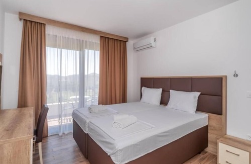 Zeljeznica Hotel | Pharos Hotel