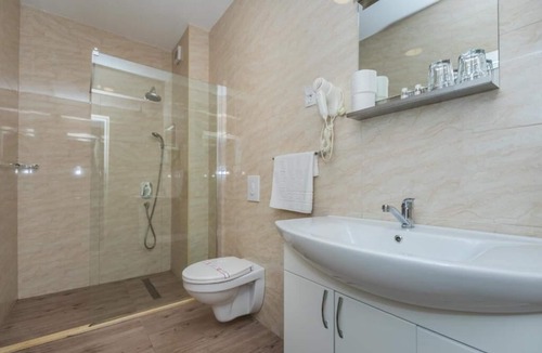 Zeljeznica Hotel | Pharos Hotel