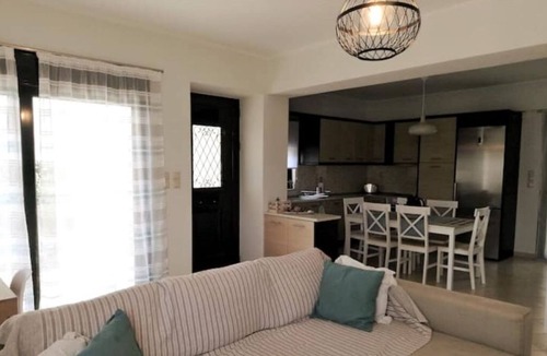 Saronikos House | Pine Grove House - We make you feel like home!