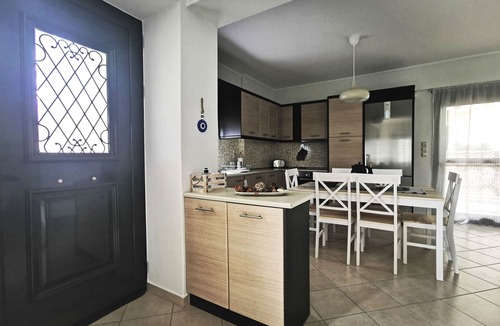 Saronikos House | Pine Grove House - We make you feel like home!