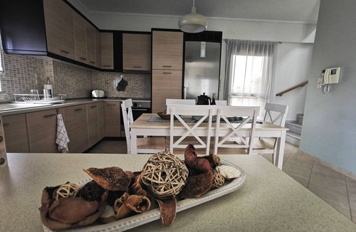 Saronikos House | Pine Grove House - We make you feel like home!