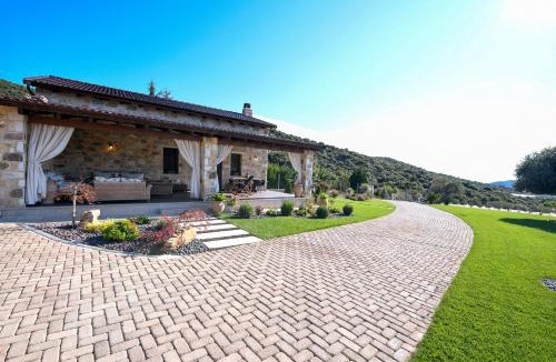 Pangaio Villa | Pinelia Home