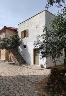 Kardamyli Apartment | Pirgaki Studios
