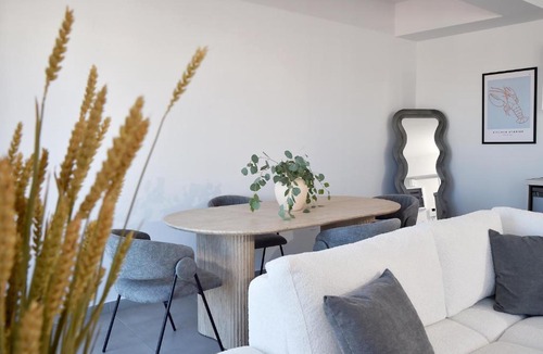 Pasalimani Apartment | PJ White Pearl Sea View Suite