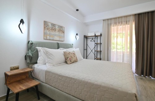 Paralia Skotinis Apartment | Platanos Luxury Rooms