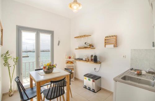 Piso Livadi Hotel | Playa Studios Paros