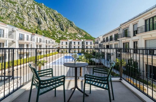 Risan Apartment | Pleasant apartment with AC in charming Risan