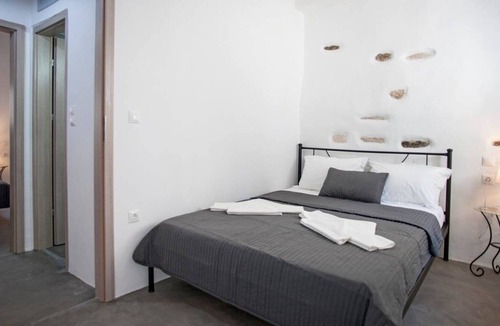 Parikia House | Portes View Traditional House