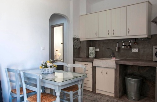 Parikia House | Portes View Traditional House