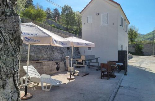 Donje Polje Apartment | Porto Njeguši A2