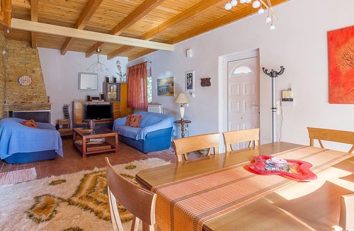 Markopoulo Mesogaias House | Porto Rafti Family 4BD Maisonette with Garden