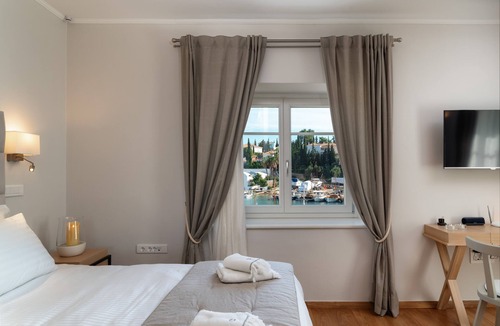 Spetses Hotel | Porto Vecchio Luxury Suites