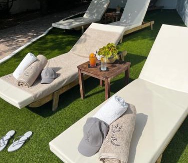 Lakones Apartment | Poseidon Beach Bar & Restaurant Apartments