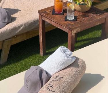 Lakones Apartment | Poseidon Beach Bar & Restaurant Apartments