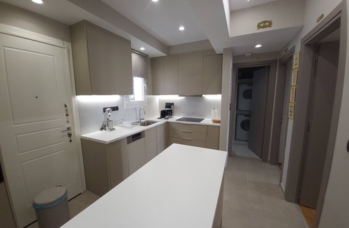 Palaio Faliro Apartment | Poseidon Executive Suite in the heart of Athens Riviera. Edem beach and marina.