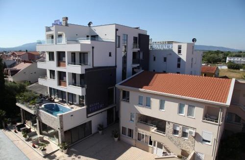 Bregvija Bed & Breakfast | Premium Berlin with Pool