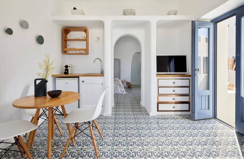Santorini Villa | Premium Santorini Apartment | 1 Bedroom Suite | Apartment Grim