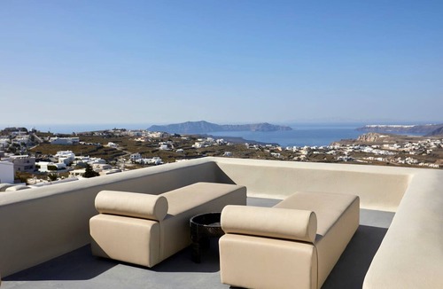 Santorini Villa | Premium Santorini Apartment | 1 Bedroom Suite | Apartment Grim